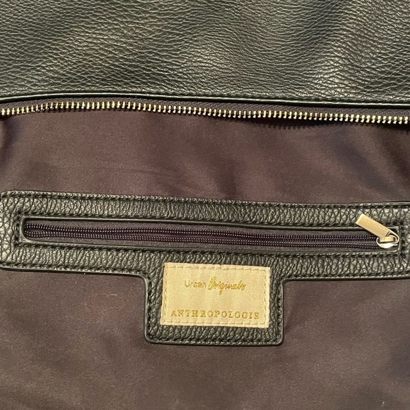 Urban Originals Black Shoulder Bag with 2 Adjustable Straps and Zipper Closure. - Picture 3 of 7